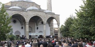 A lejohen tekbiret kolektive para namazit të Bajramit?