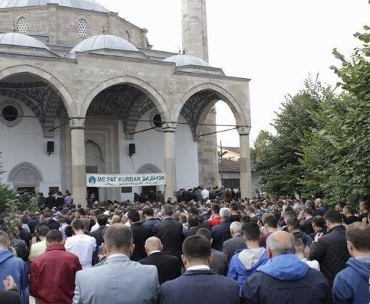 A lejohen tekbiret kolektive para namazit të Bajramit?
