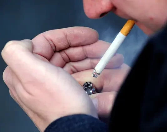 A prishet abdesi nëse pi cigare?