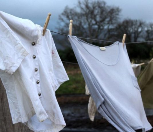 A është detyrë që rrobat e të vdekurit të dhurohen?