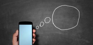 A i lejohet muslimanes që punon në një ambient vetëm me gra por që ka raste që i duhet të flasë në telefon me burra të huaj?