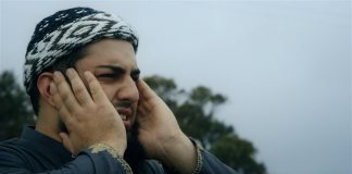 Muezini i cili nuk i shqipton fjalët siç duhet, a i lejohet ta thërrasë ezanin?