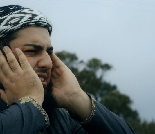 Muezini i cili nuk i shqipton fjalët siç duhet, a i lejohet ta thërrasë ezanin?