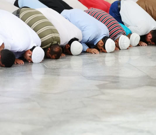 A lejohet që nëse është falur namazi me xhemat me kohë në xhami, ta falim me xhemat për së dyti?