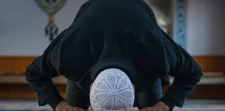 Kush fal pas namazit të akshamit njëzet rekate, atij i ndërtohet një shtëpi në xhenet” a është hadith autentik?