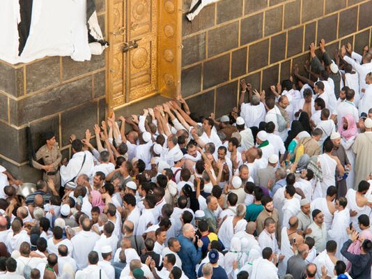 Personi pas veshjes se ihramit nga harresa u la me sapun aromatik, a duhet të bëj ndonjë gjë?
