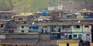 Ç’do të thotë nëse të shohin në ëndërr duke u fejuar në një vend të varfër?