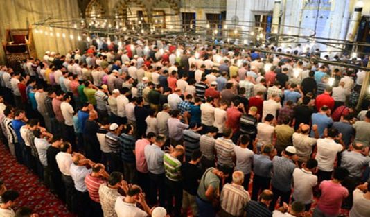 A është namazi i drekës prej kushteve për tu pranuar namazi i xhumasë?