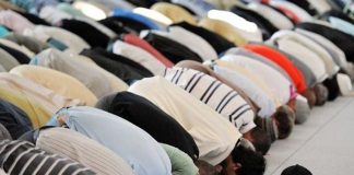 Sa është numri i kushtëzuar për faljen e namazit të xhumasë?