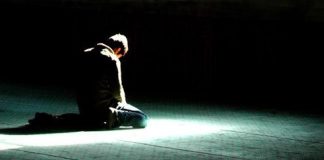 A obligohet i sëmuri të falë namazin?