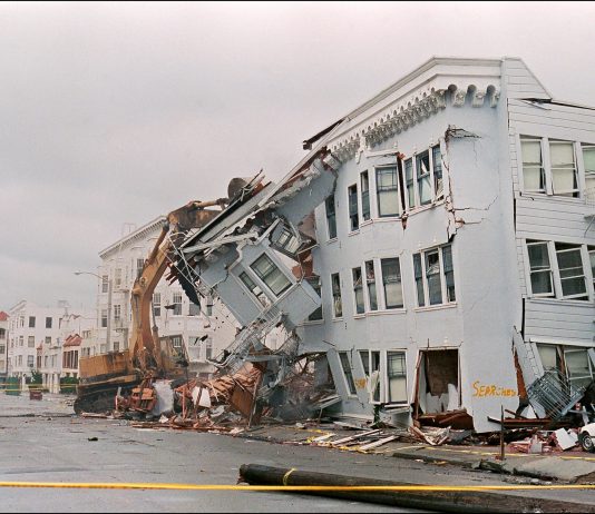 A më lejohet të shkëputem nga namazi kur bie tërmeti?