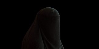 A lejohet mbajtja e shamisë në shenjë zie për të vdekurin?