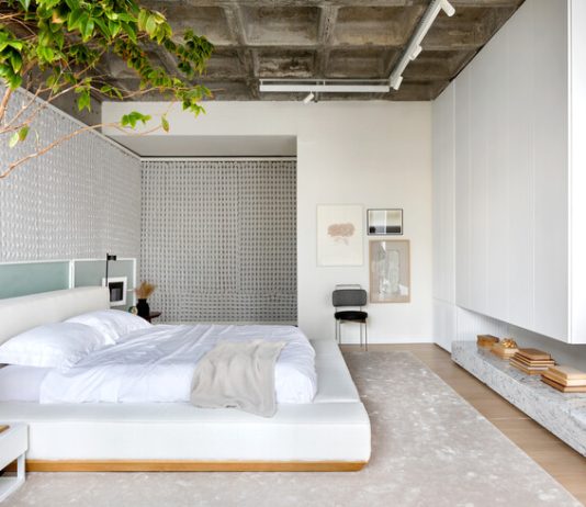 A lejohet të flihet në shpinë dhe barkas?