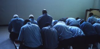 Ai që është në burg a konsiderohet udhëtar?