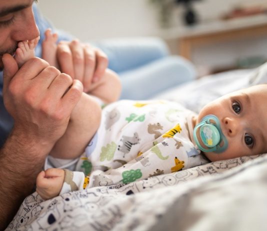 Çfarë obligimesh kanë prindërit për fëmijën e tyre të porsalindur?