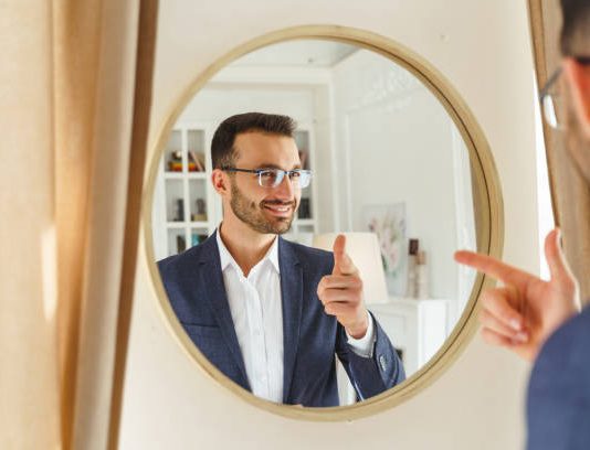 Si shërohet vetëpëlqimi dhe kur e shkatërron ai punën?