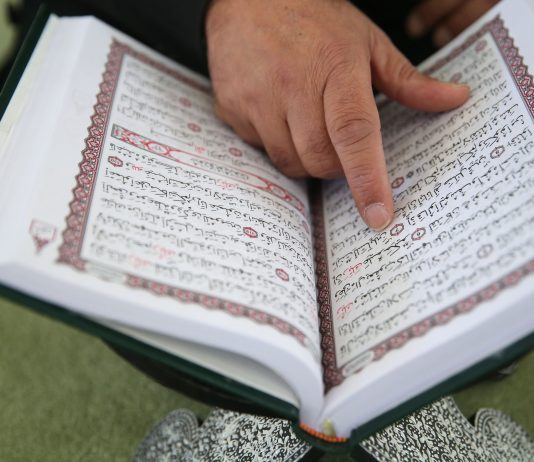 Emri Xhelil a është emër i Allahut dhe a lejohet t’i emërtojmë fëmijët me këtë emër?