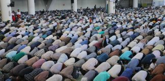 A na pranohet namazi i xhumasë nëse hyjmë në namaz duke qenë imami në teshehud?
