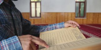 Me çfarë i sfidoi Allahu i Lartësuar ata që përgënjeshtruan zbritjen e Kuranit?