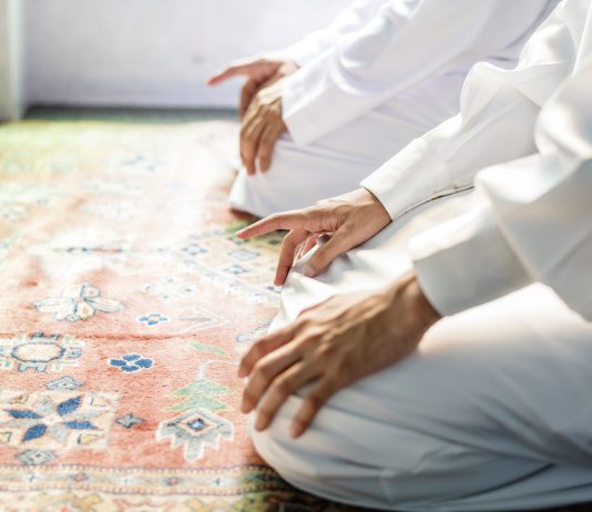 Si ta largoj përtacinë për namaz?