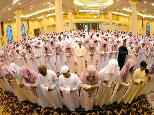Si të veproj nëse gabon imami në namaz?