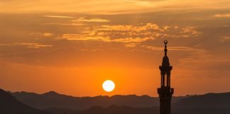 Çfarë domethënie ka hadithi “Islami ka filluar si i huaj dhe do të kthehet si i huaj ashtu siç ka filluar”?