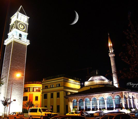 A merr gjynah nëna nëse neglizhon në zgjimin e fëmijëve për namazi?