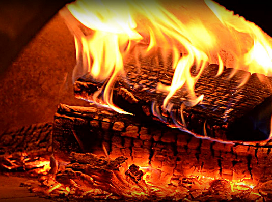 Lënia e zjarrit ndezur në shtëpi, gjatë netëve të ftohta