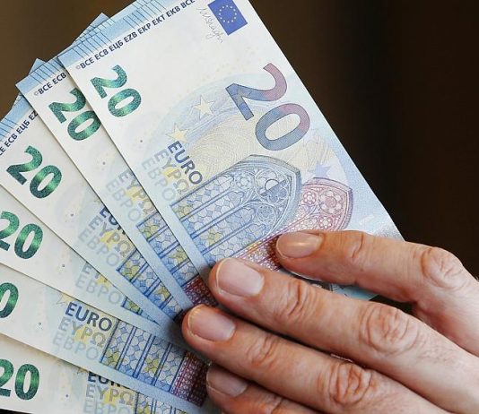 A lejohet të ndahet një pjesë e zekatit për mirëmbajtjen e xhamisë?