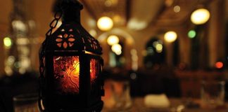Nëse pas iftarit vërehen shenja të ciklit, a duhet agjëruar atë ditë?