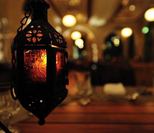 Nëse pas iftarit vërehen shenja të ciklit, a duhet agjëruar atë ditë?