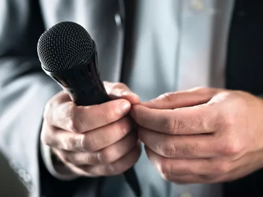 A pranohet agjërimi nëse përdorim fjalë të ndyta?