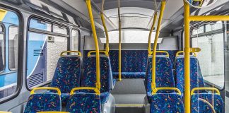 Falja e namazit gjatë udhëtimit me autobus