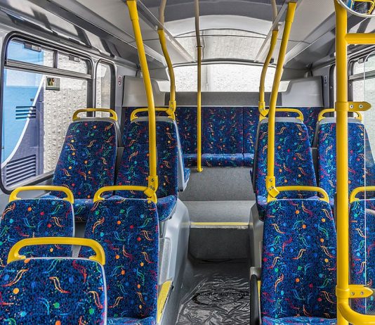 Falja e namazit gjatë udhëtimit me autobus