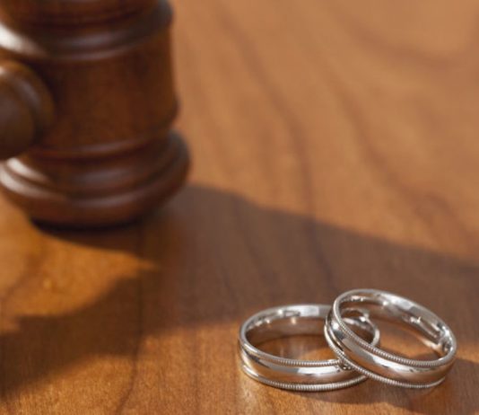 A lejohet martesa e femrës me një mashkull të medhhebit tjetër?