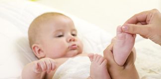 A lejohet ta prekim fëmiun kur jemi xhunubë?