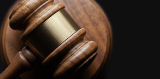 A bën të studioj juridikun ose të punoj në gjykatë?