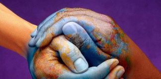 Kombi apo feja, cila më përpara?