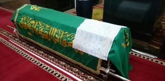 A është i vlefshëm namazi i xhenazes, nëse xhenazja ka qenë e shtrirë në kahjen e kundërt?
