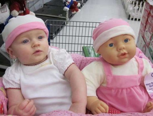 A lejohet mbajtja e kukullave në shtëpi?