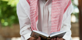 A lejohet këndimi i sures El- Ihlas për të vdekurin?