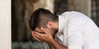 A duhet që personat me sëmundje kronike të marrin abdes për çdo namaz?