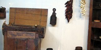 A bën të qëndrojë sofra gjatë e shtruar?
