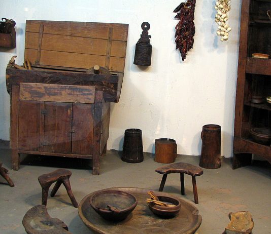 A bën të qëndrojë sofra gjatë e shtruar?