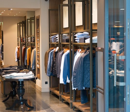 A i lejohet puna në butik femrës muslimane?