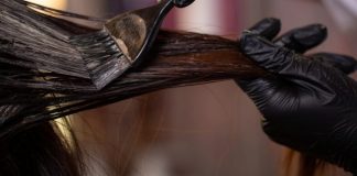 A lejohet ngjyrosja e flokëve për gratë e veja?