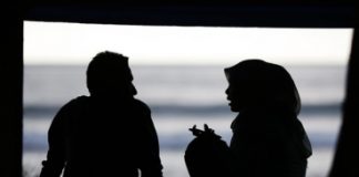 A i lejohet burrit t’ia ndalojë gruas vizitën te familjarët e saj të krishterë?