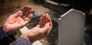 Cila është duaja kur i vizitojmë varret?