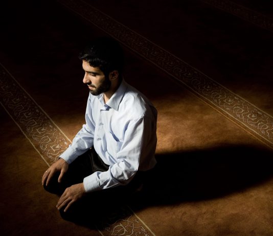 A bën të falesh vetëm në Ramazan?