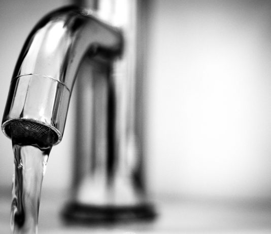 A është gjynah të derdhim shumë ujë kur marrim abdes?